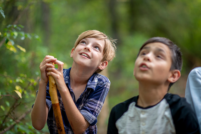 Kids watching wildlife
