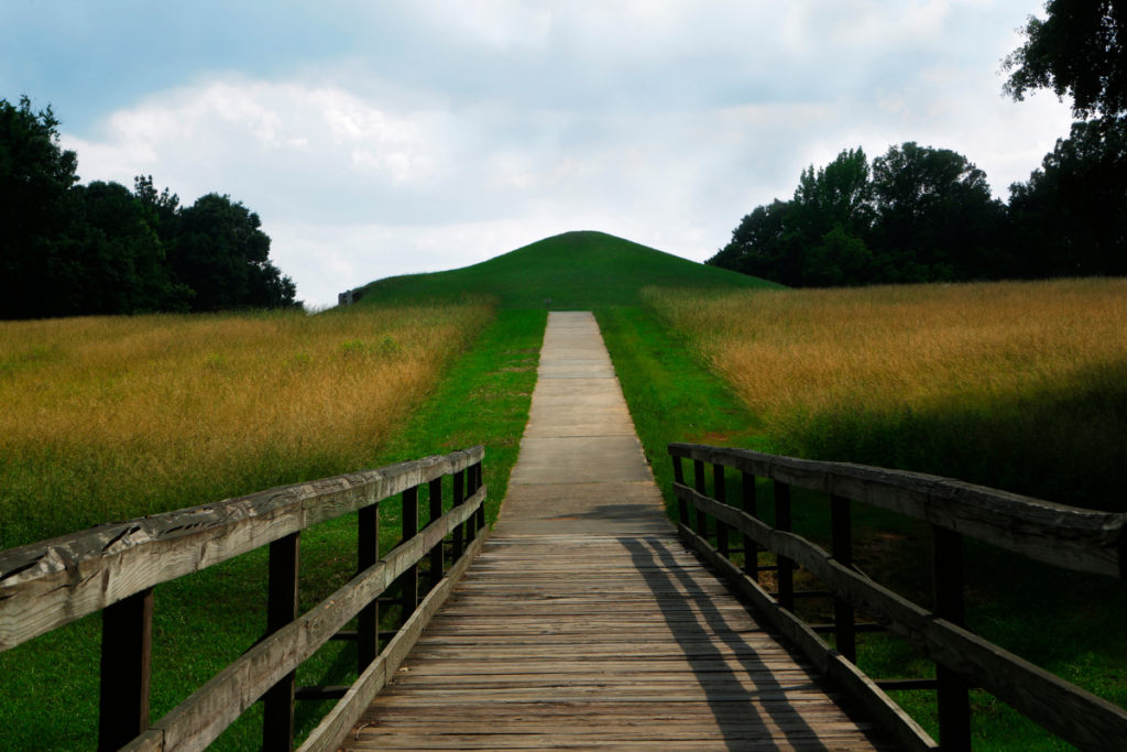 Path to Earth Lodge at Ocmulgee National Historic Park.